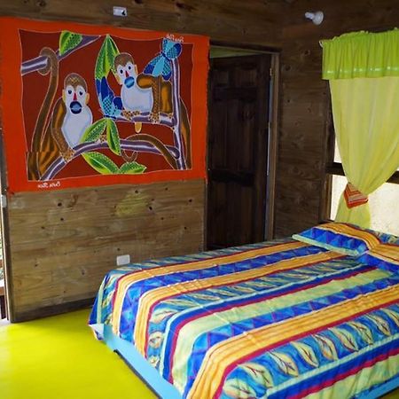 Wood House Hostel La Fortuna Bagian luar foto