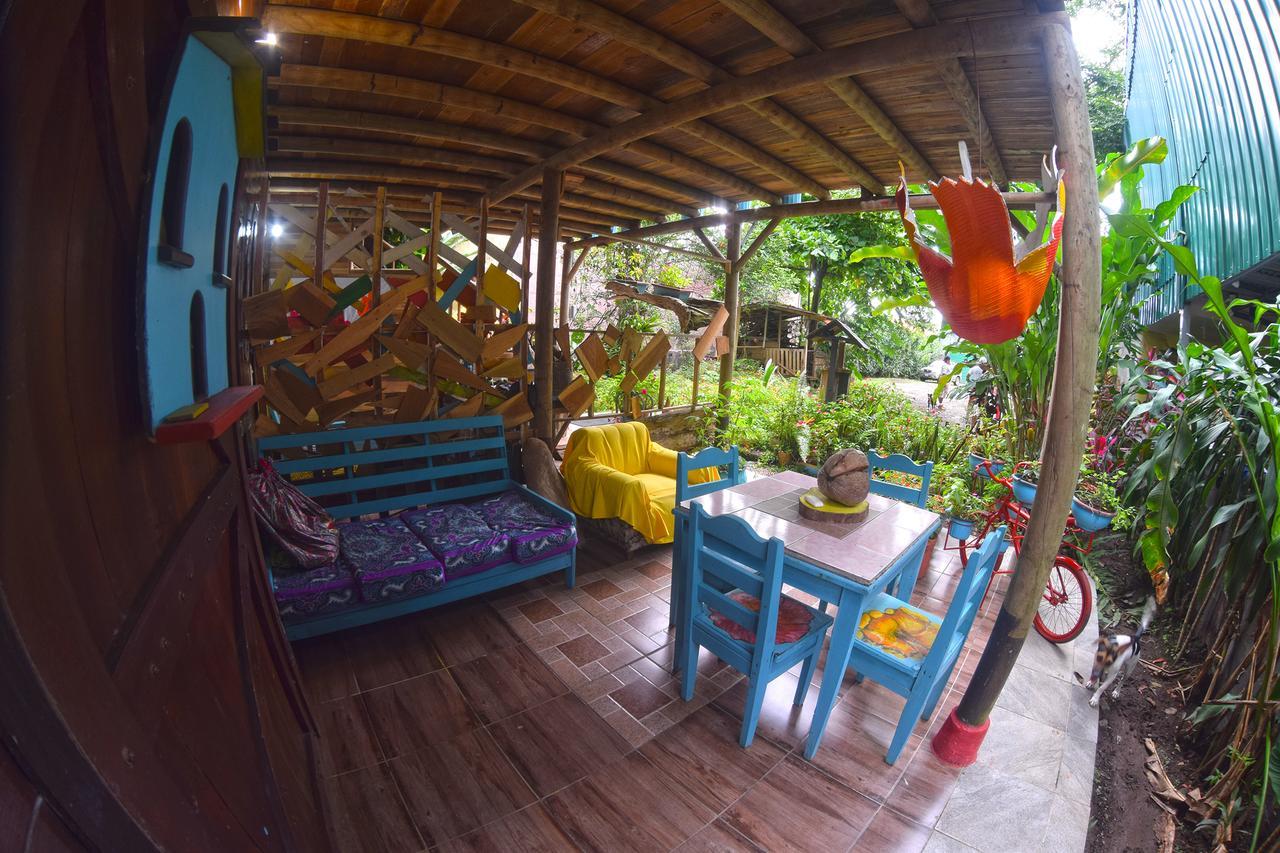 Wood House Hostel La Fortuna Bagian luar foto