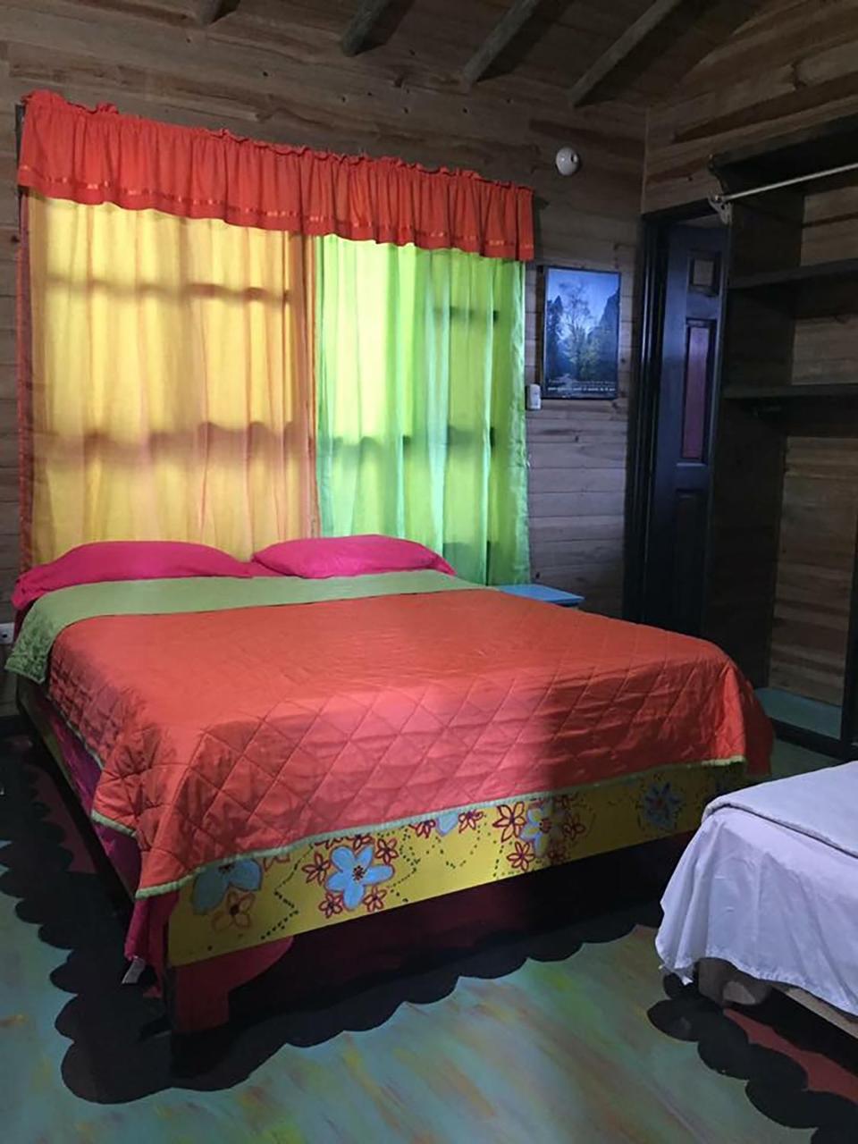 Wood House Hostel La Fortuna Bagian luar foto